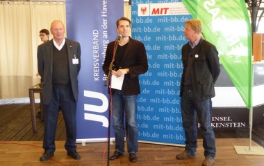   Hermann Kühnapfel (MIT Brandenburg), Philipp Schwab (JU Brandenburg) und Dr. Bernd Benser (CDU Landtagskandidat MOL)v.l.