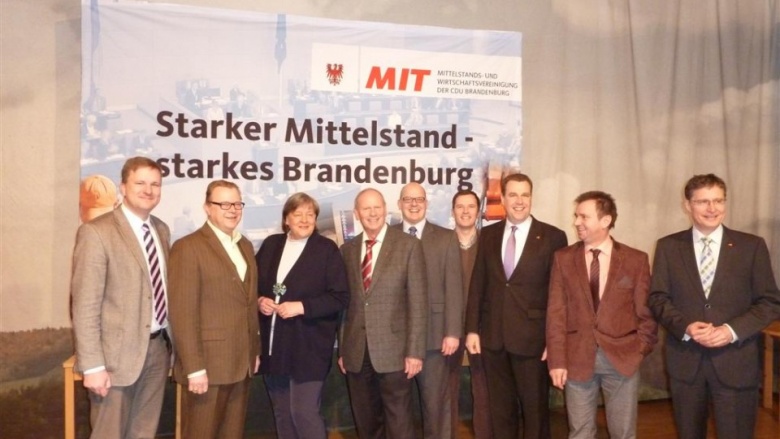 v.l.: Steeven Bretz MdL, Michael Stübgen MdB, Andrea Voßhoff MdB, MIT Landesvorsitzender Hermann Kühnapfel, Danny Eichelbaum MdL, CDU Landesgeschäftsführer BRB Christian Große, Rainer Genilke MdL, Frank Bommert MdL, Jens Koeppen MdB v.l.: Steeven Bretz MdL, Michael Stübgen MdB, Andrea Voßhoff MdB, MIT Landesvorsitzender Hermann Kühnapfel, Danny Eichelbaum MdL, CDU Landesgeschäftsführer BRB Christian Große, Rainer Genilke MdL, Frank Bommert MdL, Jens Koeppen MdB